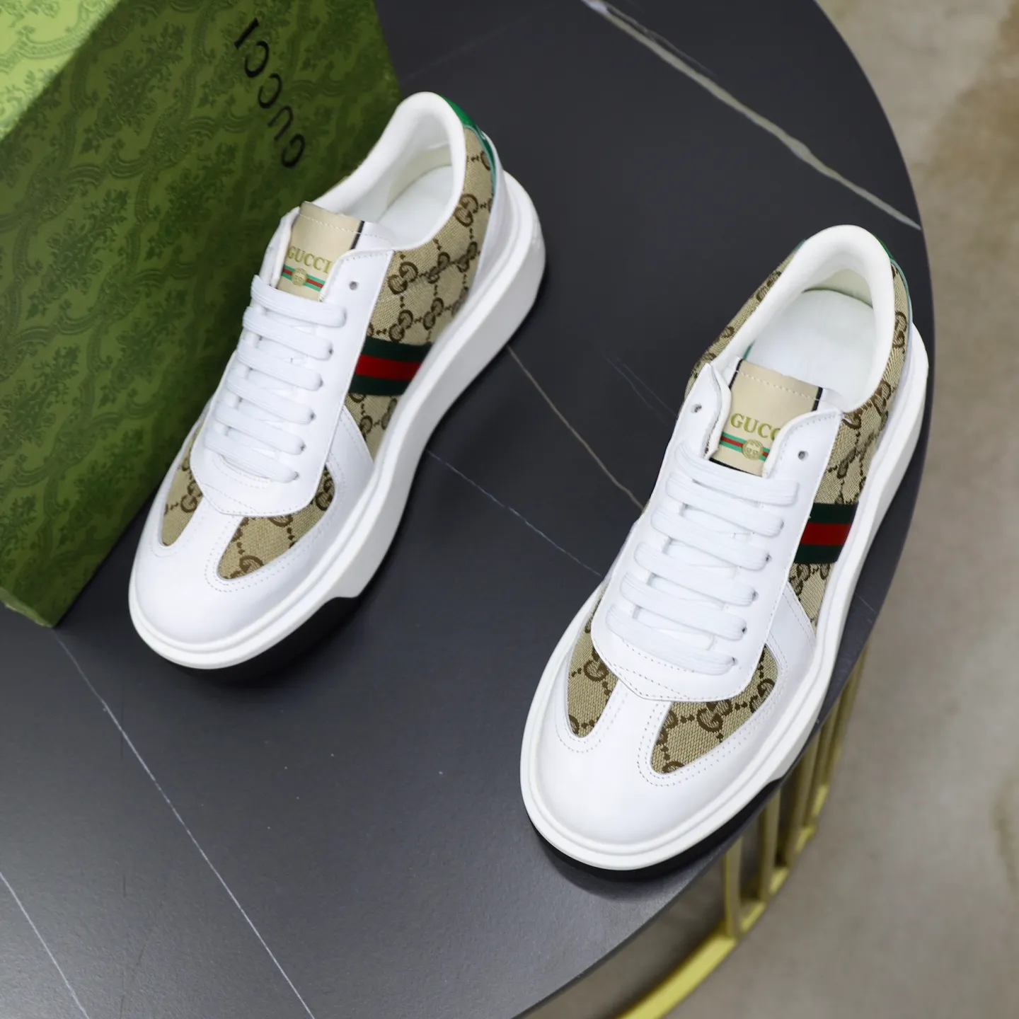 Ex-factory price: 462💰🙅‍♂️🙅‍♂️🙅‍♂️ Brand: GUCCI Standard code: 38-44 (45 customized) Grade: Same as the official website Material: Original material splicing Comfortable and breathable lining Lightweight and wear-resistant sports outsole Style category: Men's fashionable casual shoes Running sneakers Distinguished luxury brand elements Top luxury Color: actual picture color
